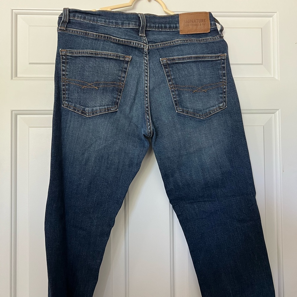 Signature Levi Strauss men’s jeans, size 32x33 blue denim